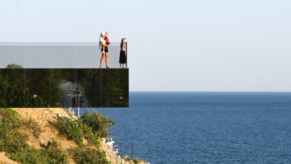 Мост в винный парк Мрия Крым