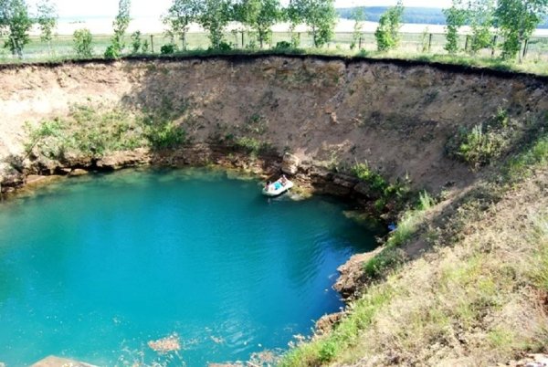 Озеро Акташский провал