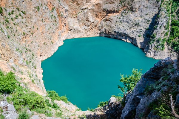 Карстовая котловина озера