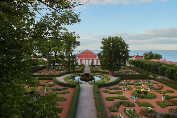 Нижний парк Петергофа, Петергоф