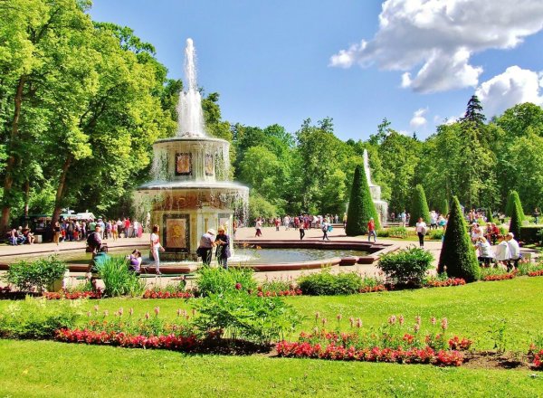 Петергоф в Санкт-Петербурге Нижний парк