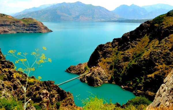 Озеро Чарвак в Узбекистане