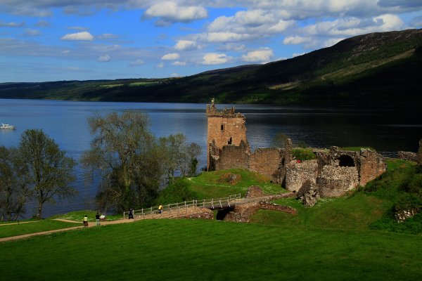 Шотландское озеро Лохнесс