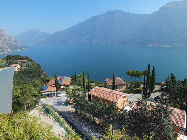 Панорама озеро Гарда