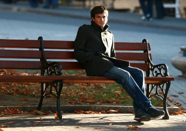 Мужчина на лавочке