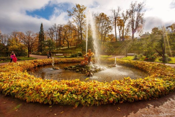 Осенние фонтаны Петергофа