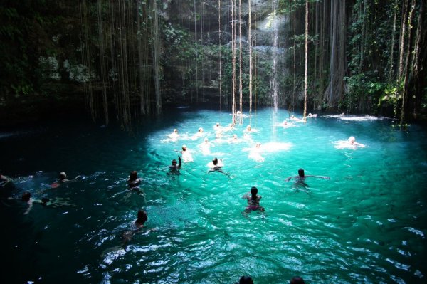 Озеро Сенот ИК-киль, Мексика