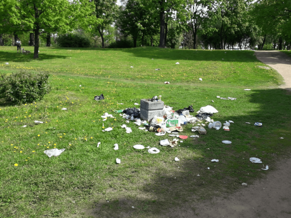 Мусорка в парке