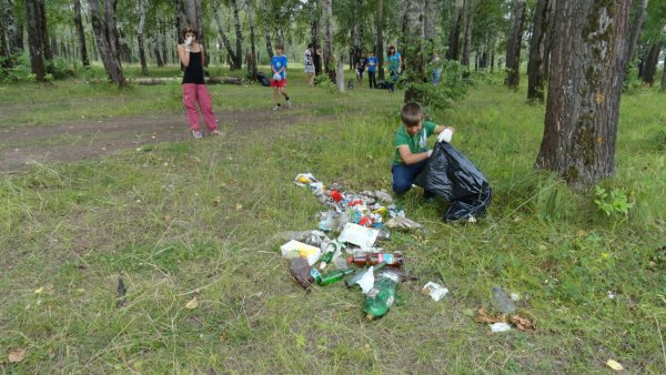 Мусор в парке