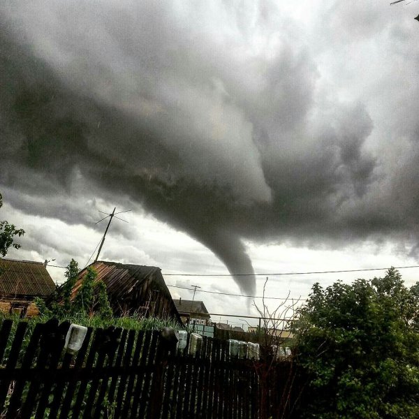 Смерч ураган Торнадо в Москве