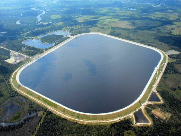 Искусственное озеро