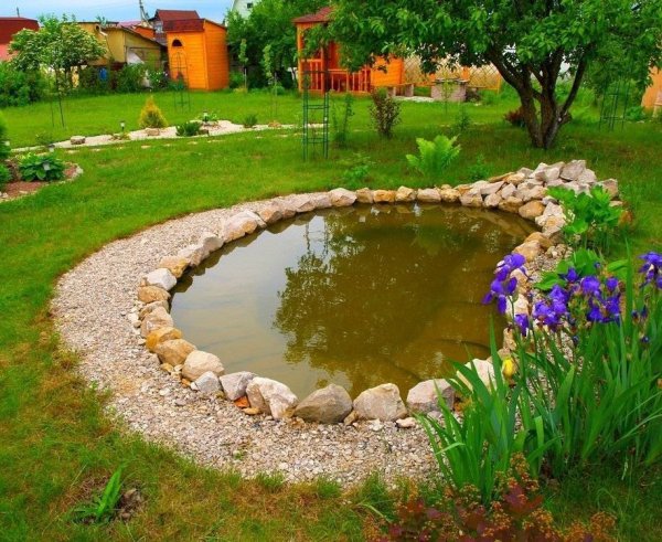 Декоративный водоем на участке