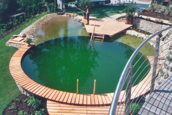 Искусственный бассейн-озеро