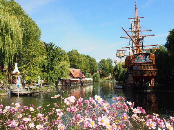 Парк развлечений «сады Тиволи» в Копенгагене, Дания