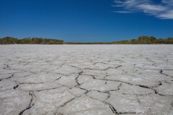 Иссохшее озеро