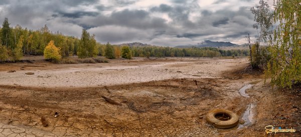 Уральское озеро пересохла.?