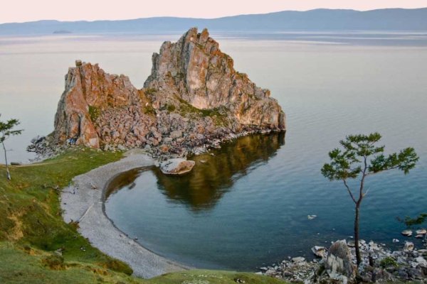 Мыс Бурхан скала Шаманка