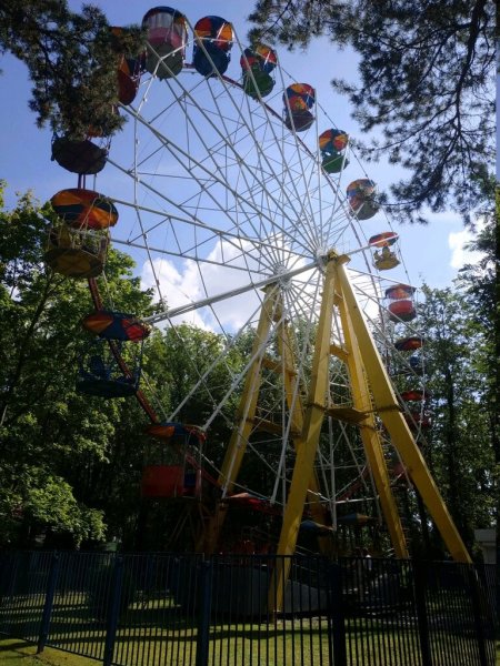 Аттракционы в парке Челюскинцев в Минске