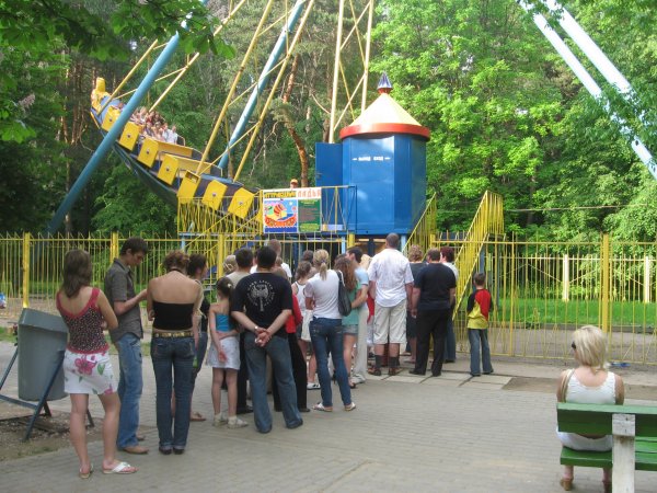 Парк Челюскинцев аттракцион Ладья