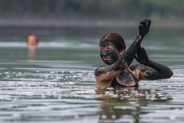 Лечебные грязи озера Тамбукан