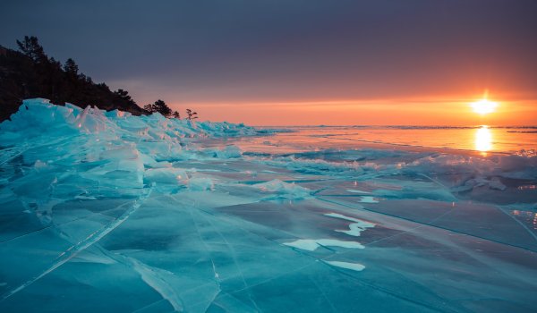 Озеро Байкал лед