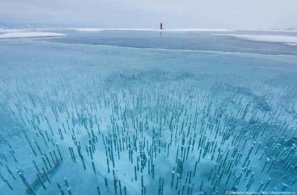 Прозрачный лед Байкала