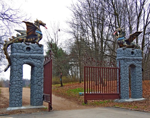 Кузьминский парк ворота