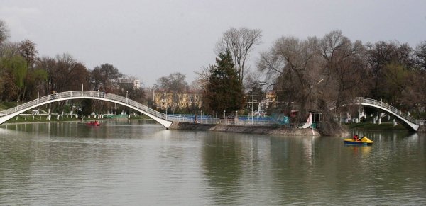 Парк Победы с озером Ташкент