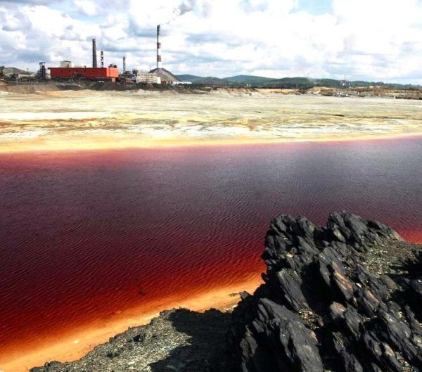 Красное озеро в Чернобыле