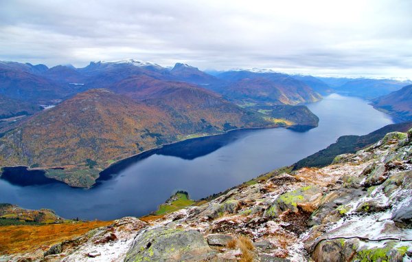 Норвегия озеро Хорниндальсватнет