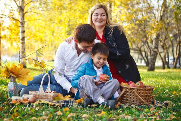 Семья на прогулке