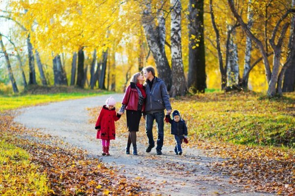 Прогулка в осеннем парке