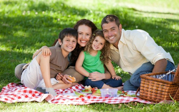 Семья на пикнике