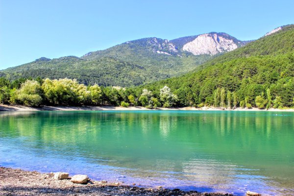 Бирюзовое озеро в Крыму Запрудное