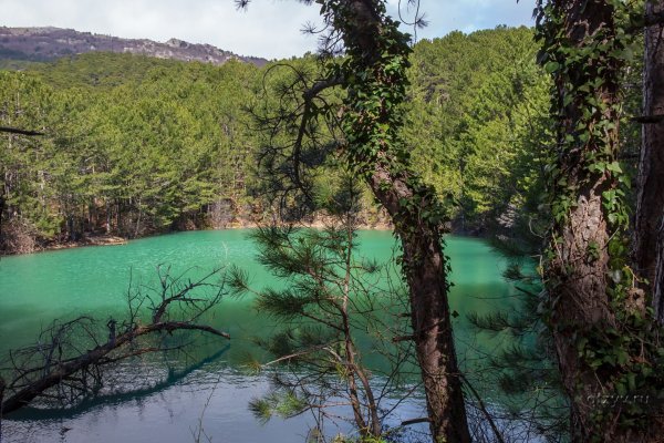 Голубое озеро Запрудное Алушта
