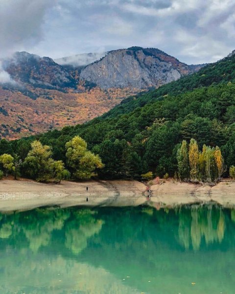 Бирюзовое озеро в Крыму Запрудное