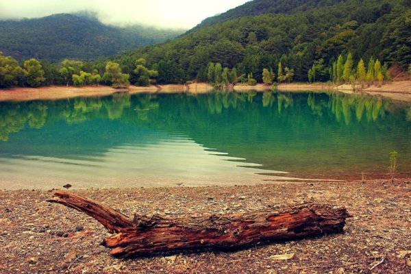 Бирюзовое озеро в Крыму