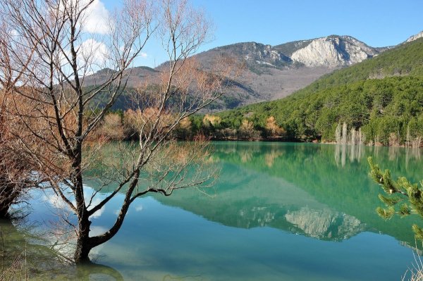 Голубое озеро Запрудное Алушта