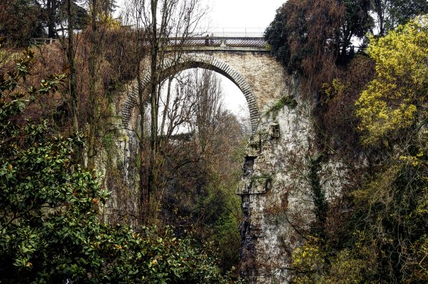 Парк БЮТ-Шомон в Париже