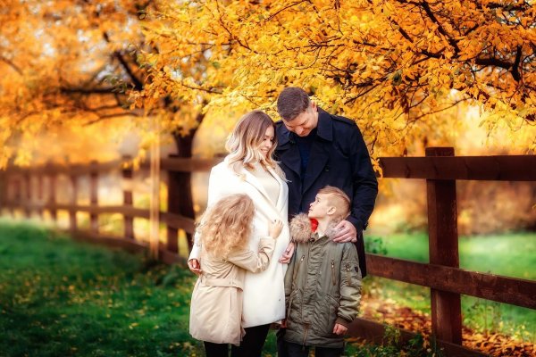 Осенняя фотосессия семейная на природе