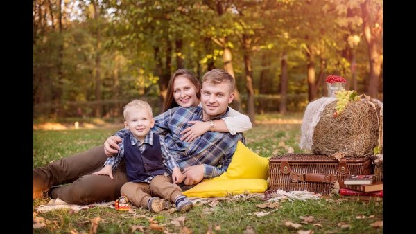 Семейная фотосессия в парке летом