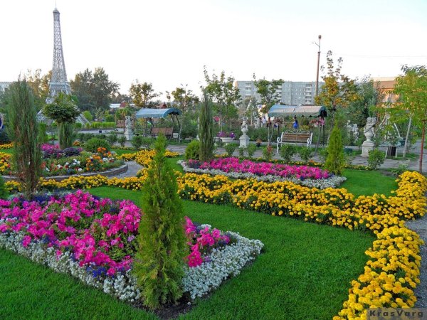 Абакан парк топиарного искусства башня