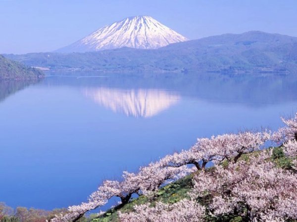 Озеро бива в Японии Фудзияма