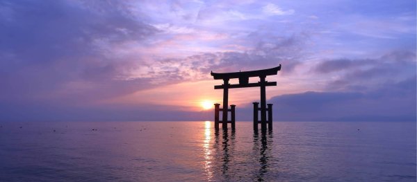 Пляж озера бива ночью