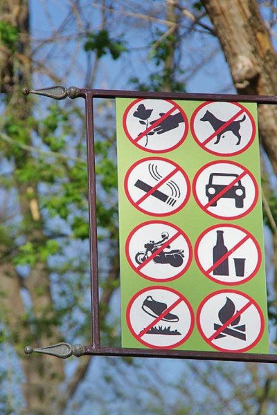 Запрещающие таблички в парках