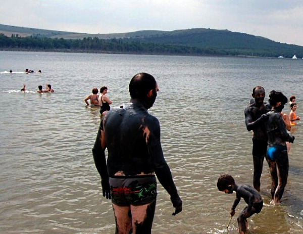 Тамбуканская грязевое озеро