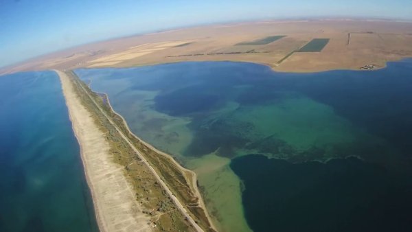 Донузлавом коса Беляус.