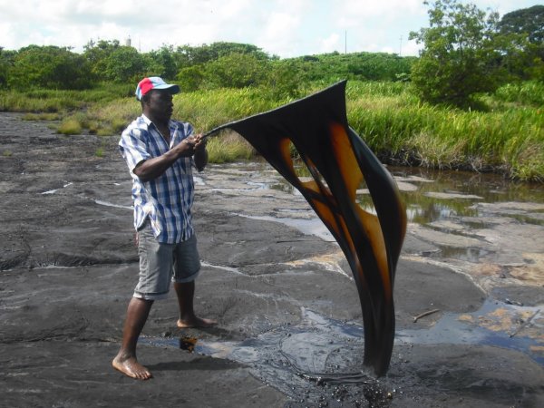 Асфальтовое озеро в Тринидаде