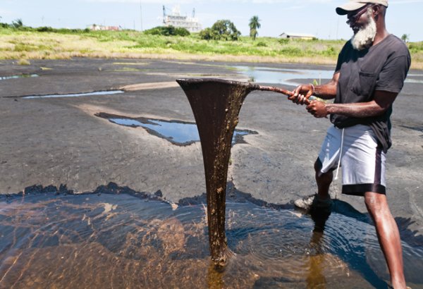 Асфальтовое озеро в Тринидаде