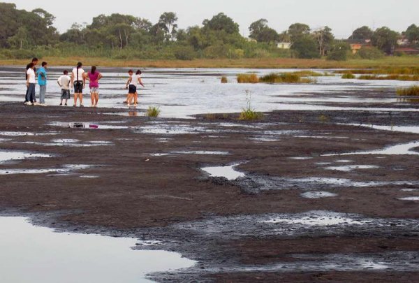 Асфальтовое озеро в Тринидаде